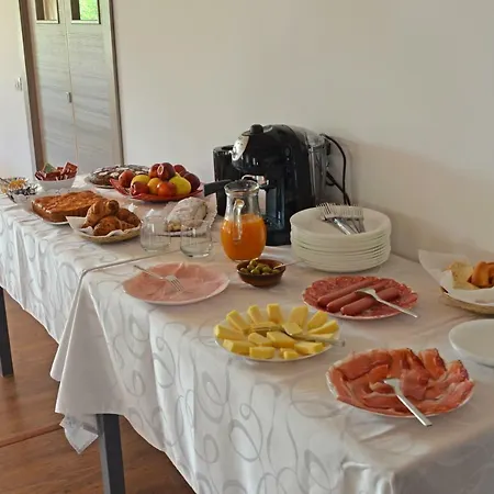 Lunar & Breakfast Gasthuis 2*